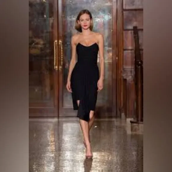 Chiara Boni Elegant Black Strapless Dress - Picture 4 of 12